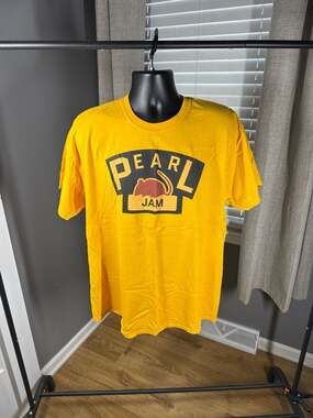 Pearl Jam Yellow Rat Logo Graphic T-Shirt XL